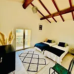 Domaine En Pierre Avec Piscine Et Jacuzzi Au Mas Lucia Vendégház 3*
