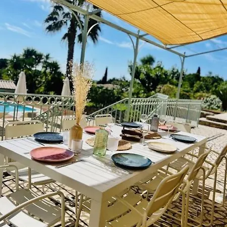Domaine En Pierre Avec Piscine Et Jacuzzi Au Mas Lucia Pensión 3*