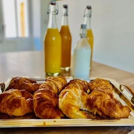 Domaine En Pierre Avec Piscine Et Jacuzzi Au Mas Lucia 3*