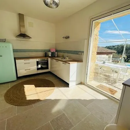 Domaine En Pierre Avec Piscine Et Jacuzzi Au Mas Lucia Vendégház 3*