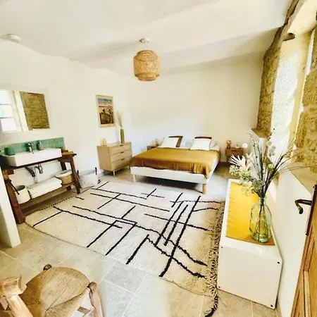 Domaine En Pierre Avec Piscine Et Jacuzzi Au Mas Lucia Pensjonat 3*