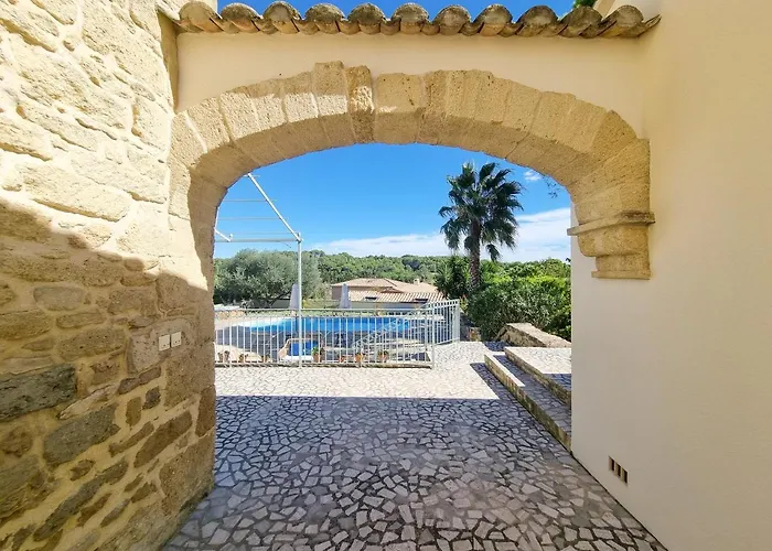 Domaine En Pierre Avec Piscine Et Jacuzzi Au Mas Lucia Konukevi