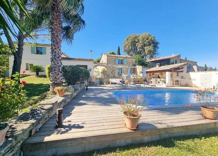 Domaine En Pierre Avec Piscine Et Jacuzzi Au Mas Lucia 3*