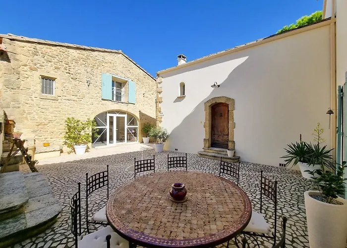 Domaine En Pierre Avec Piscine Et Jacuzzi Au Mas Lucia Aigues-Vives (Gard)