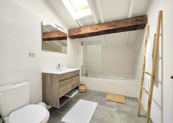 Domaine En Pierre Avec Piscine Et Jacuzzi Au Mas Lucia Konukevi Aigues-Vives (Gard)