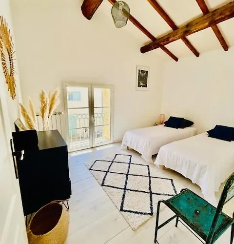 Domaine En Pierre Avec Piscine Et Jacuzzi Au Mas Lucia Konukevi 3*