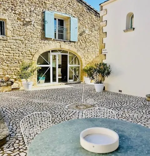 Konukevi Domaine En Pierre Avec Piscine Et Jacuzzi Au Mas Lucia Aigues-Vives (Gard)