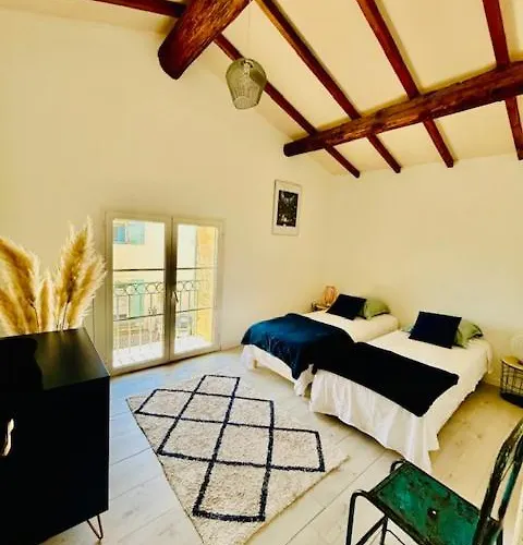 Domaine En Pierre Avec Piscine Et Jacuzzi Au Mas Lucia Konukevi 3*