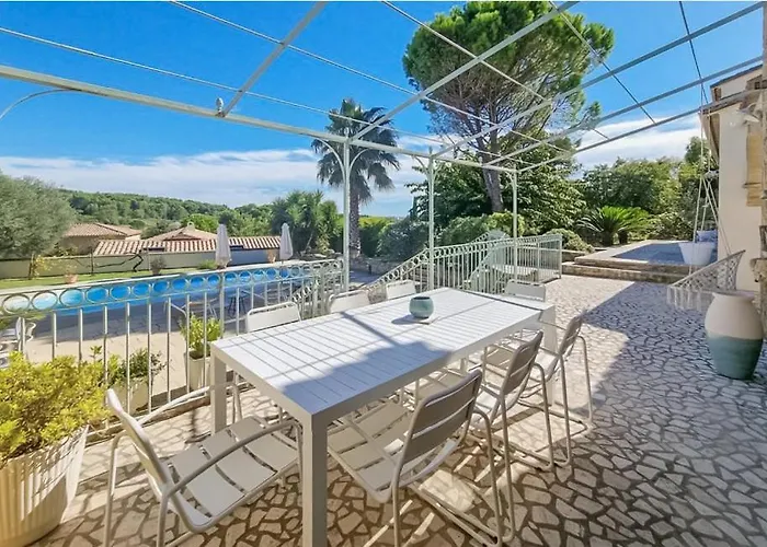 Domaine En Pierre Avec Piscine Et Jacuzzi Au Mas Lucia