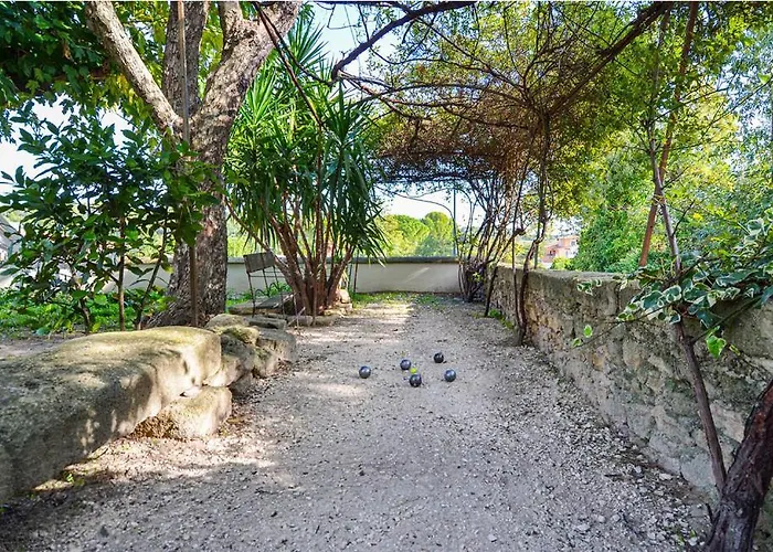 Domaine En Pierre Avec Piscine Et Jacuzzi Au Mas Lucia 3*